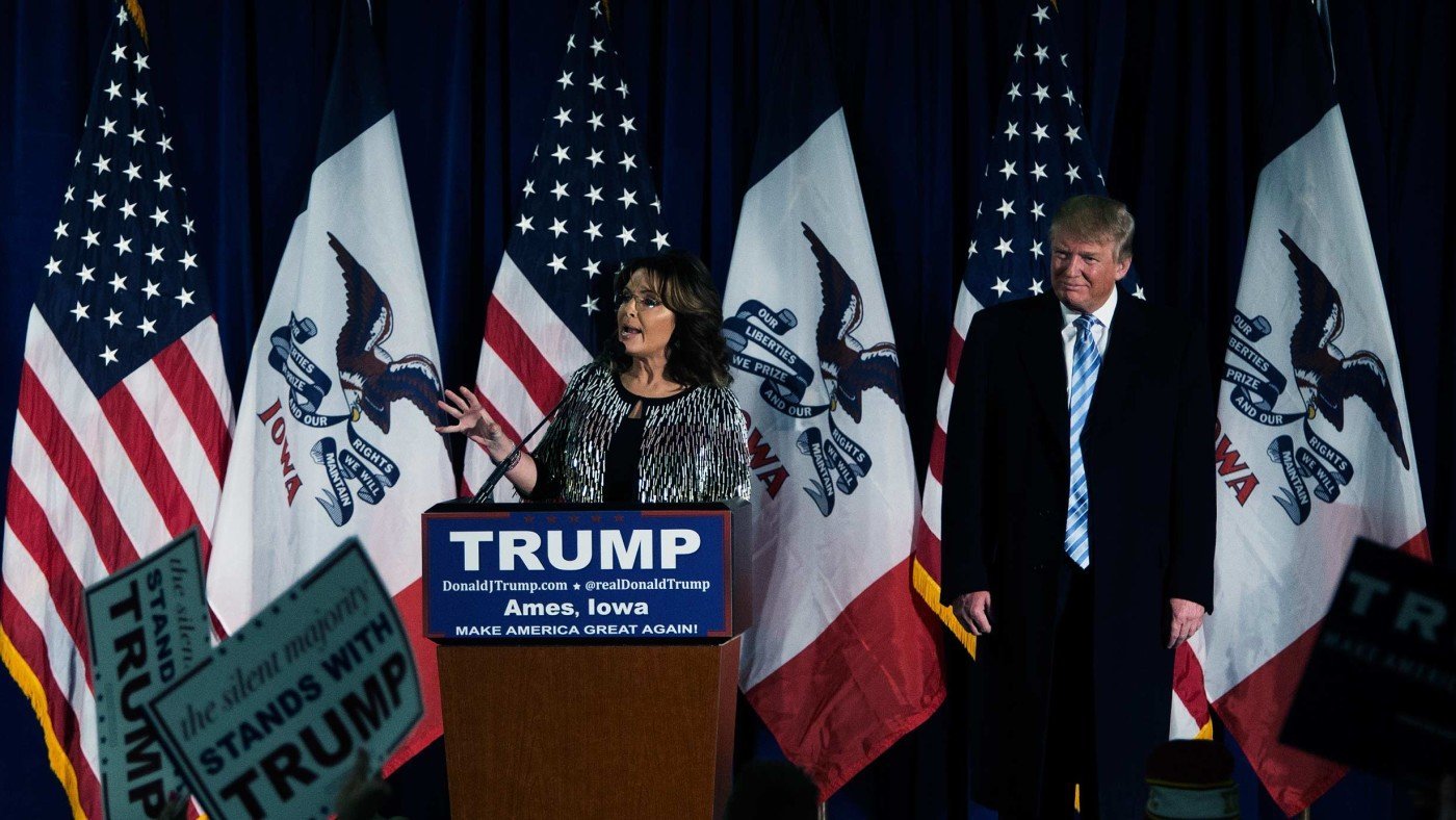 Even Donald Trump looks uncomfortable next to Sarah Palin