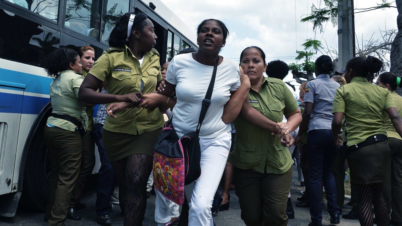 Political prisoners kicked under the rug as Castro greets Obama