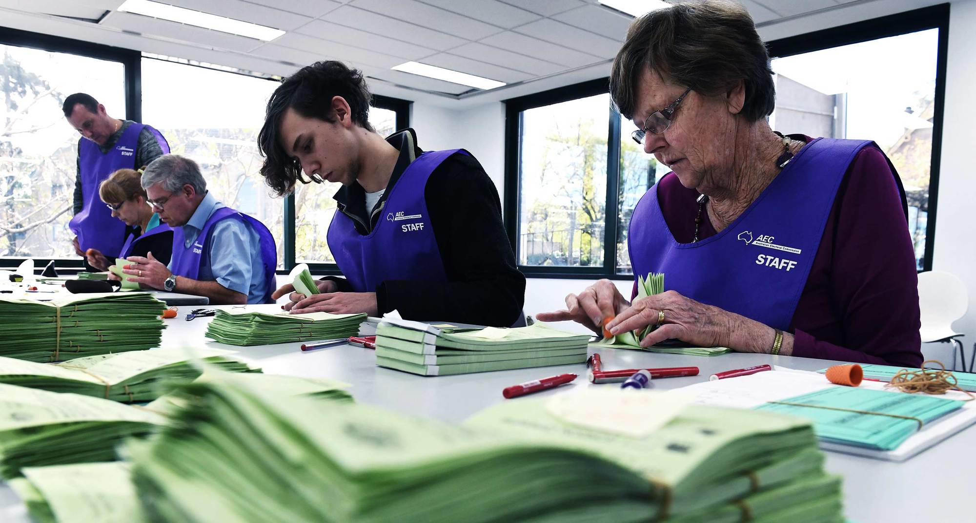 australian-government-in-turmoil-as-vote-count-continues-capx