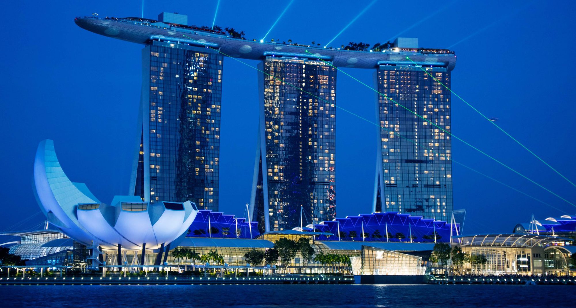 В каком городе живет больше всего. Marina Bay Sands - ARTSCIENCE Museum. Сингапур это богатый город. Самый богатый город.